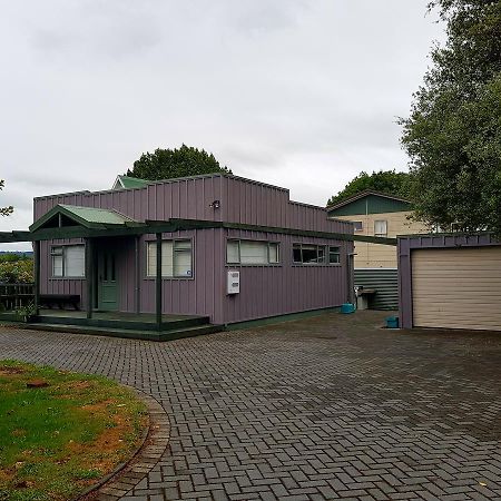Central Taupo Townhouse Экстерьер фото