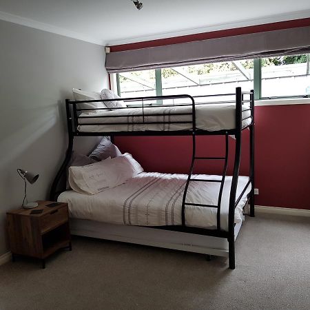 Central Taupo Townhouse Экстерьер фото