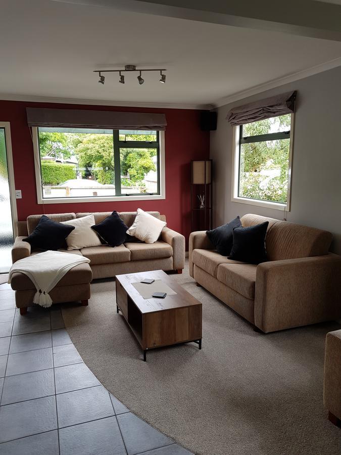 Central Taupo Townhouse Экстерьер фото
