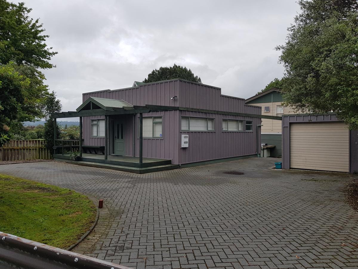 Central Taupo Townhouse Экстерьер фото