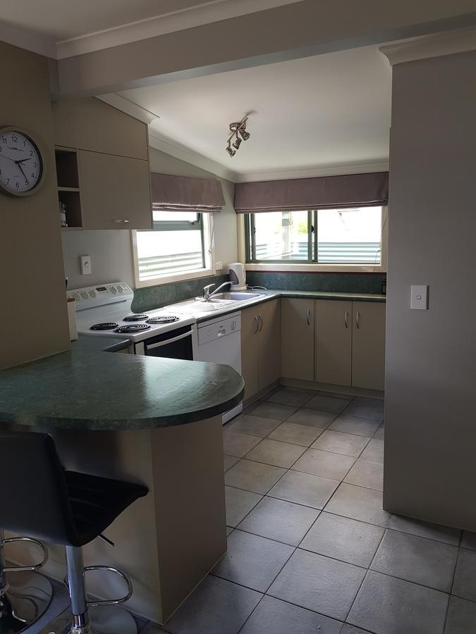 Central Taupo Townhouse Экстерьер фото