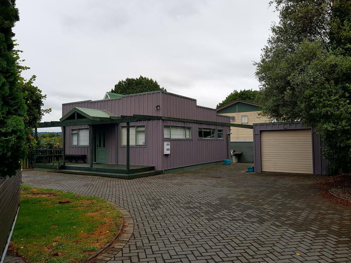 Central Taupo Townhouse Экстерьер фото
