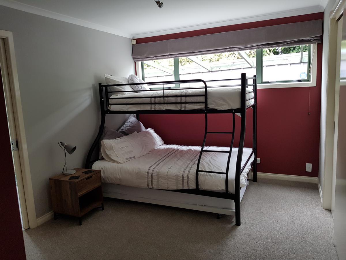 Central Taupo Townhouse Экстерьер фото